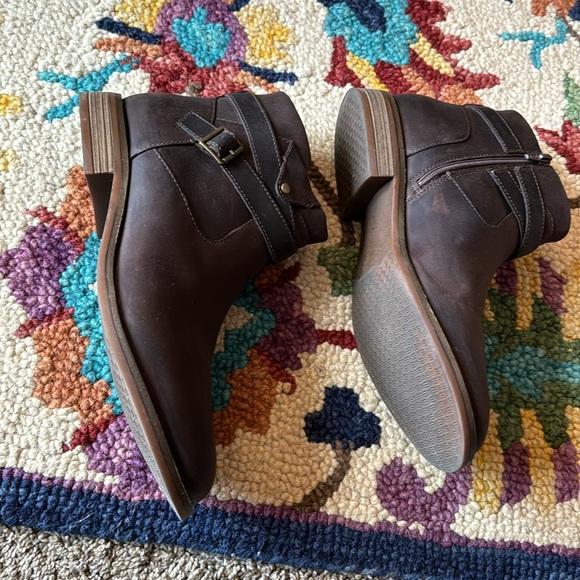 Ultimate Comfort by Clarks Dark Brown Leather Ankle Boots Size 10 Like New - Picture 4 of 6